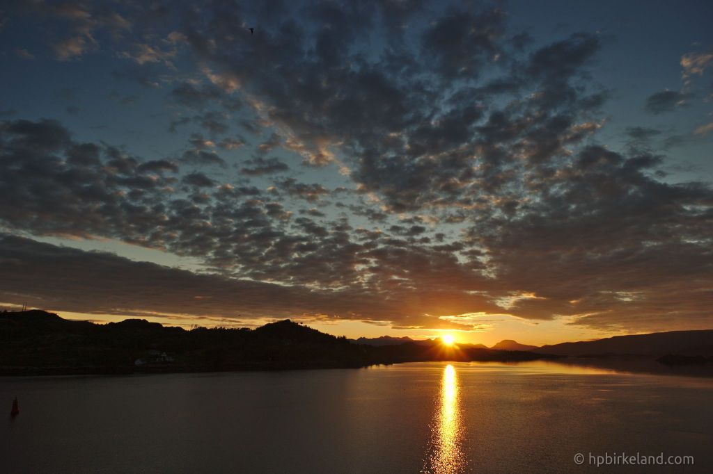 Midnattsol ut av Raftsundet