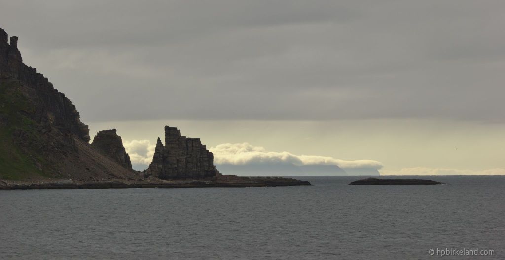 Finnkjerka foran, Nordkapp helt bakerst.