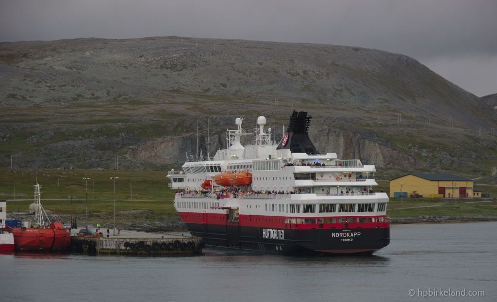 I Berlevåg møter vi MS Nordkapp.